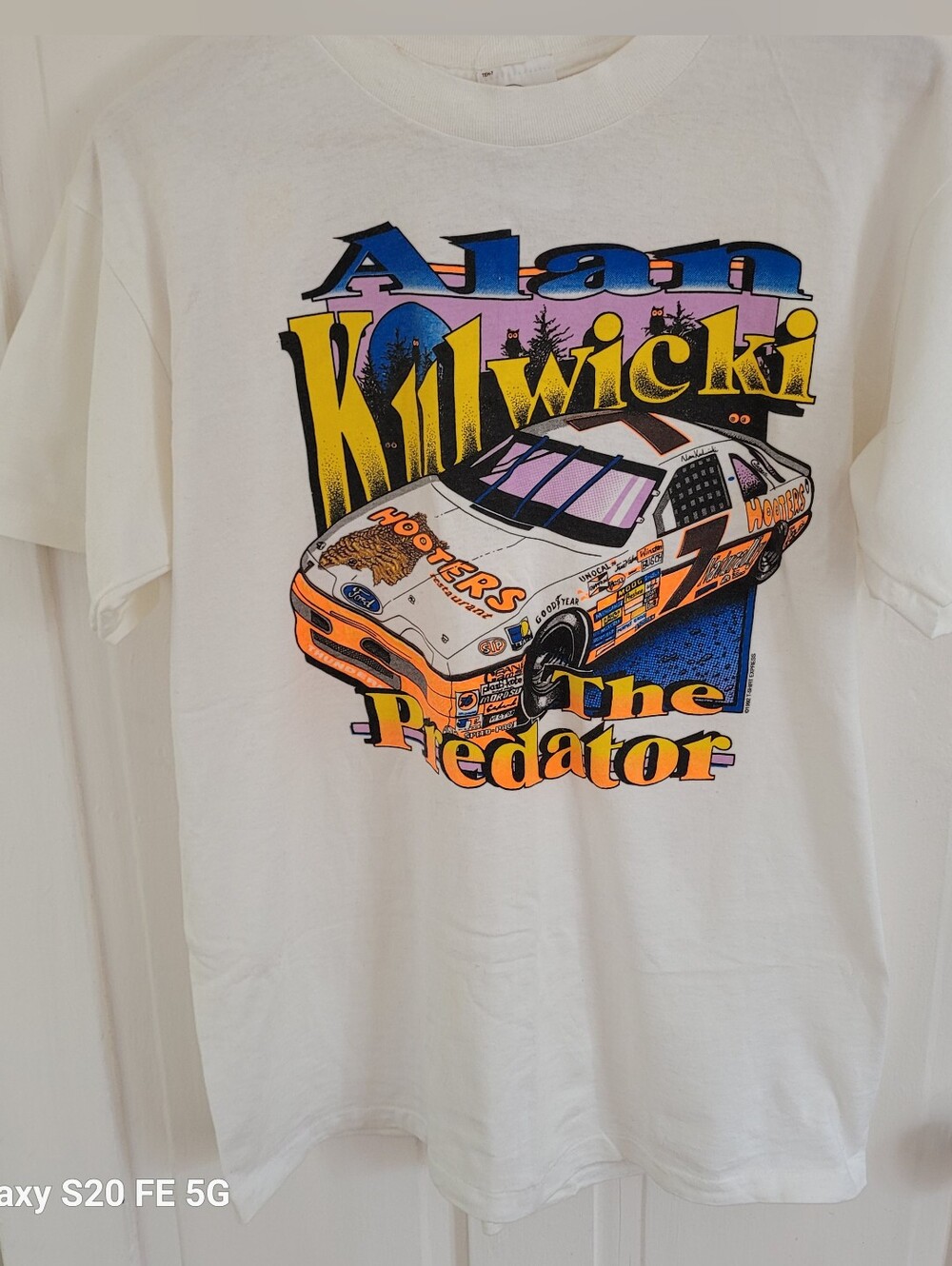 1992 Hooters Racing Alan Kulwicki 'The Predator' Graphic Tee. Large.